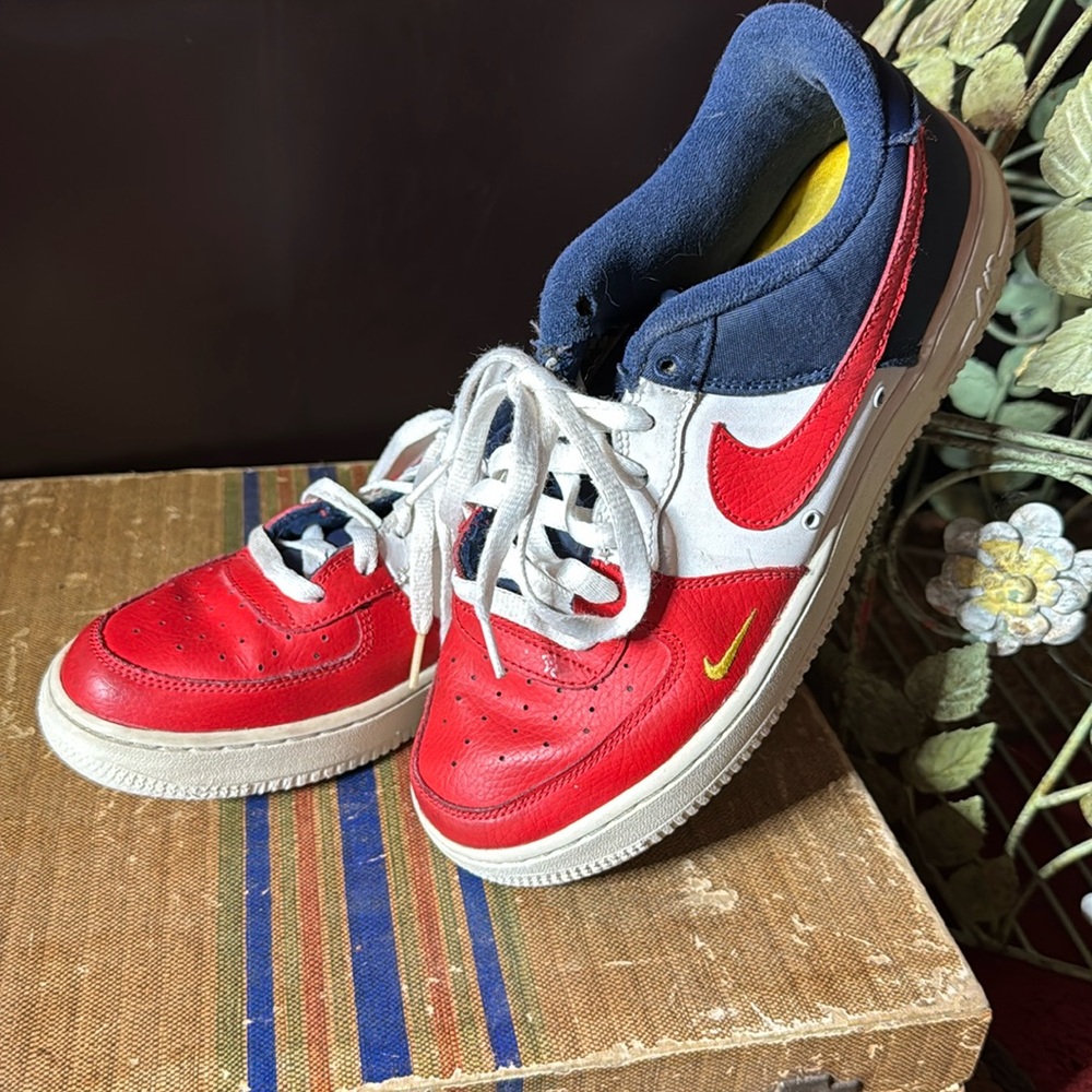 Nike Air Red White Blue 6.5 Youth Men’s Tennis Shoes